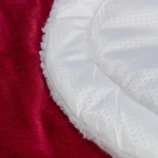 Weihnachts-Kuschelset Lumi – Nahaufnahme von rotem Plüsch und weißem Rand der Liegematte